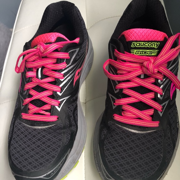 Womens 6.5 Saucony runners (waterproof) - Picture 4 of 6